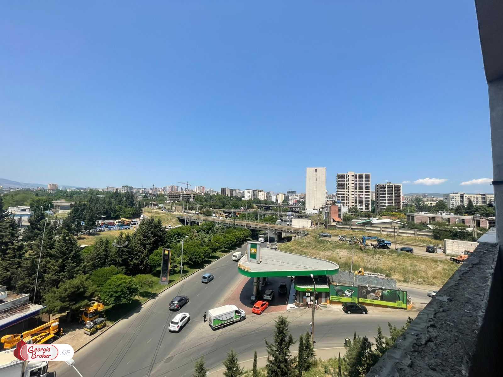 продается квартира с новым ремонтом 4-комнаты