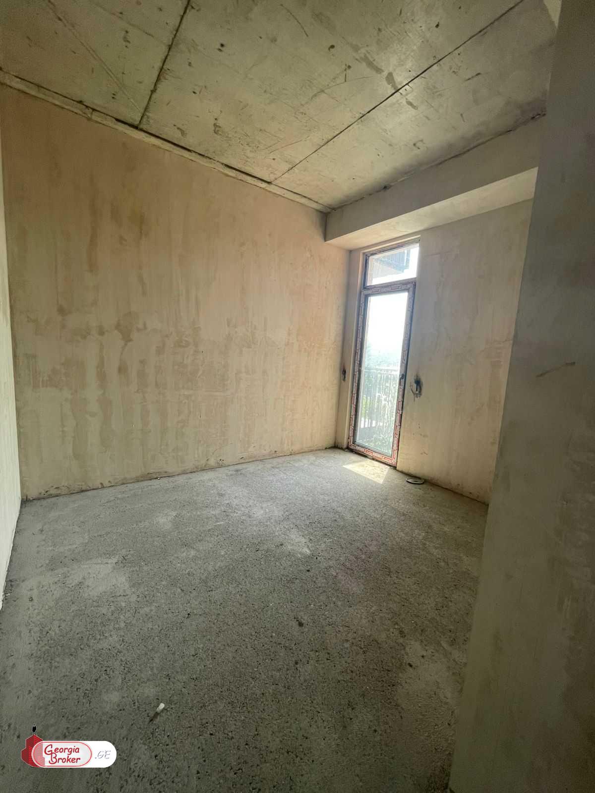 продается квартира с новым ремонтом 4-комнаты