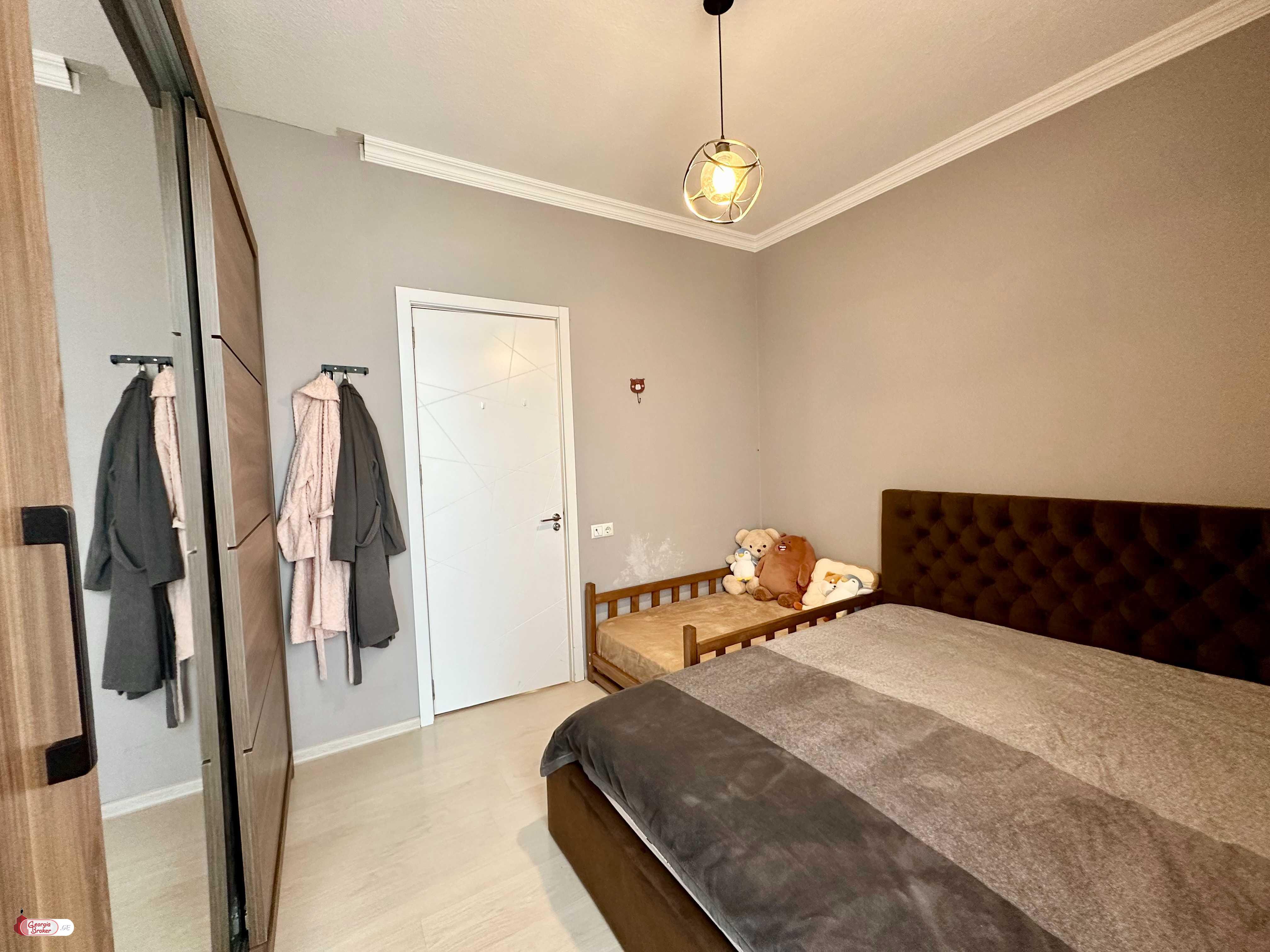 продается квартира с новым ремонтом 3-комнаты