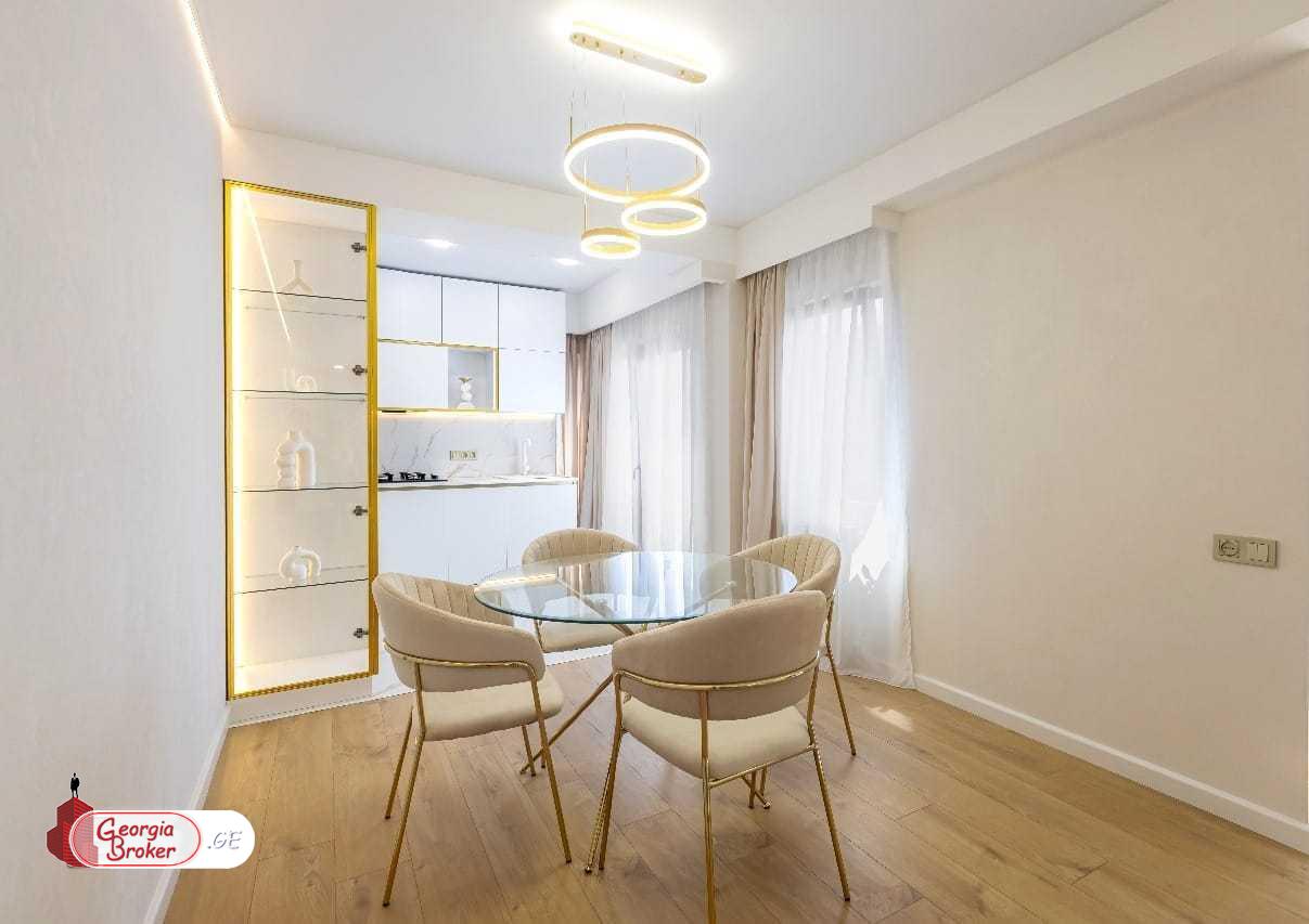 продается квартира с новым ремонтом 3-комнаты