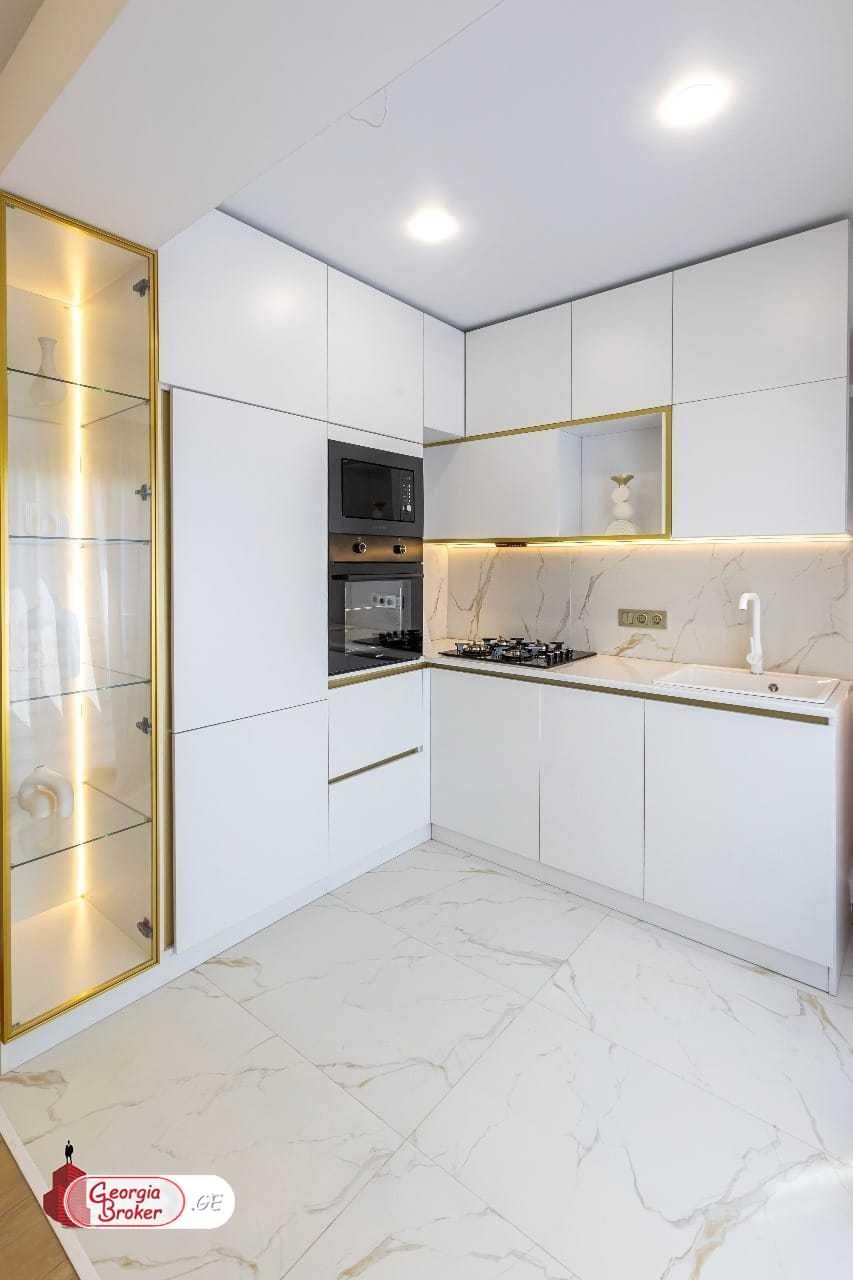 продается квартира с новым ремонтом 3-комнаты