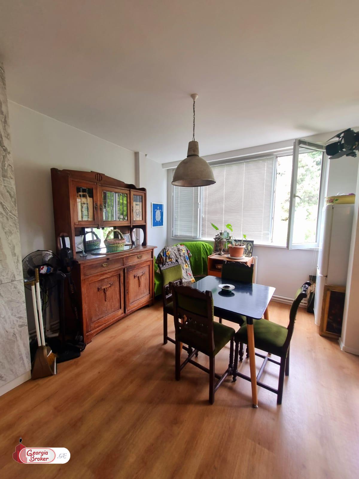 продается квартира с новым ремонтом 3-комнаты