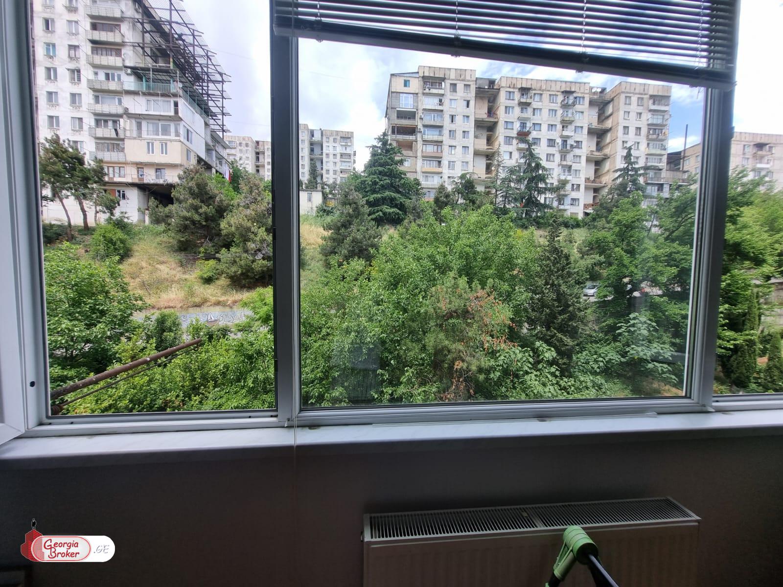 продается квартира с новым ремонтом 3-комнаты