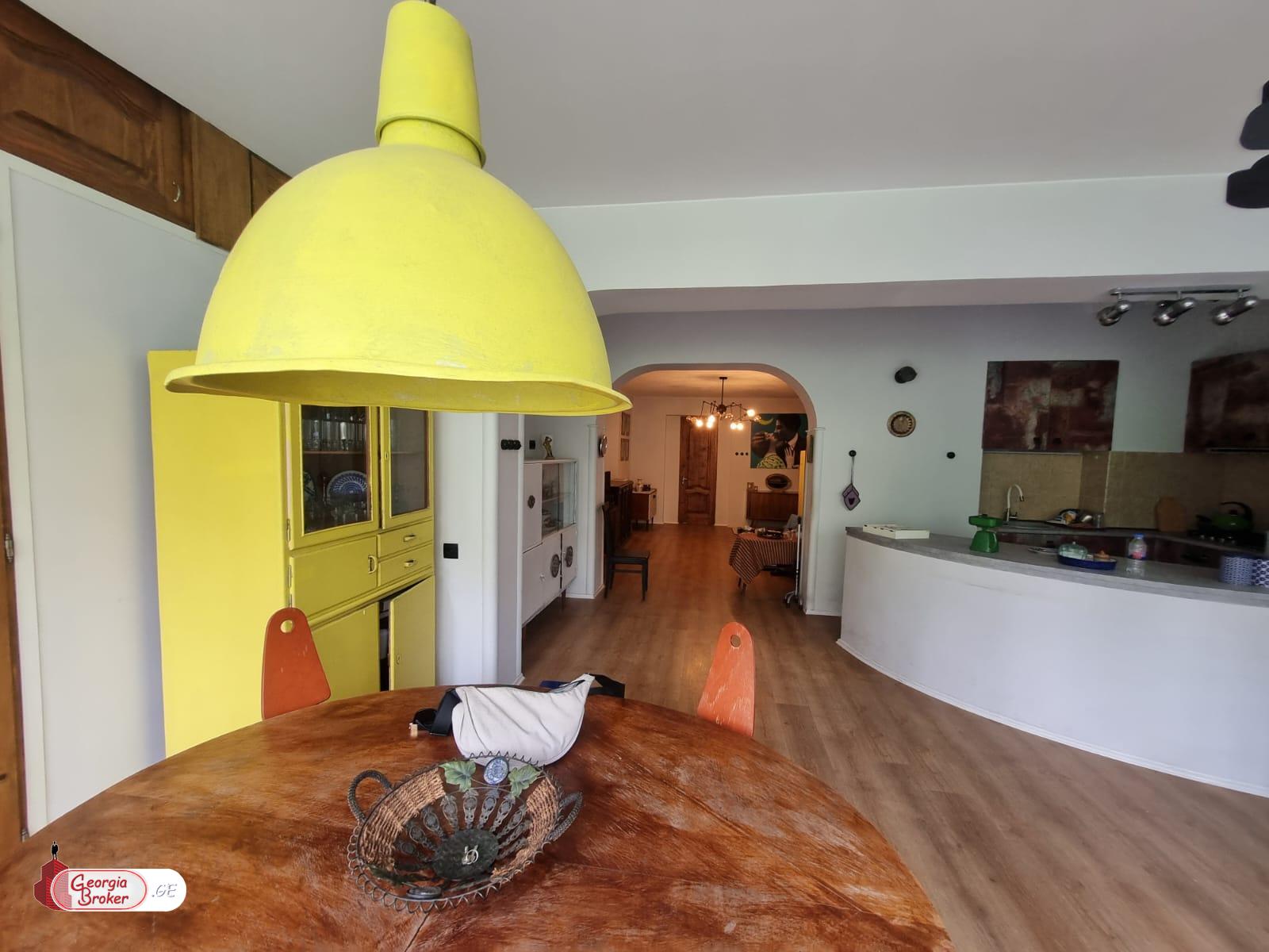 продается квартира с новым ремонтом 3-комнаты