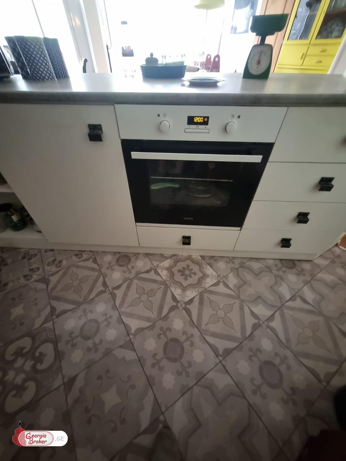 продается квартира с новым ремонтом 3-комнаты