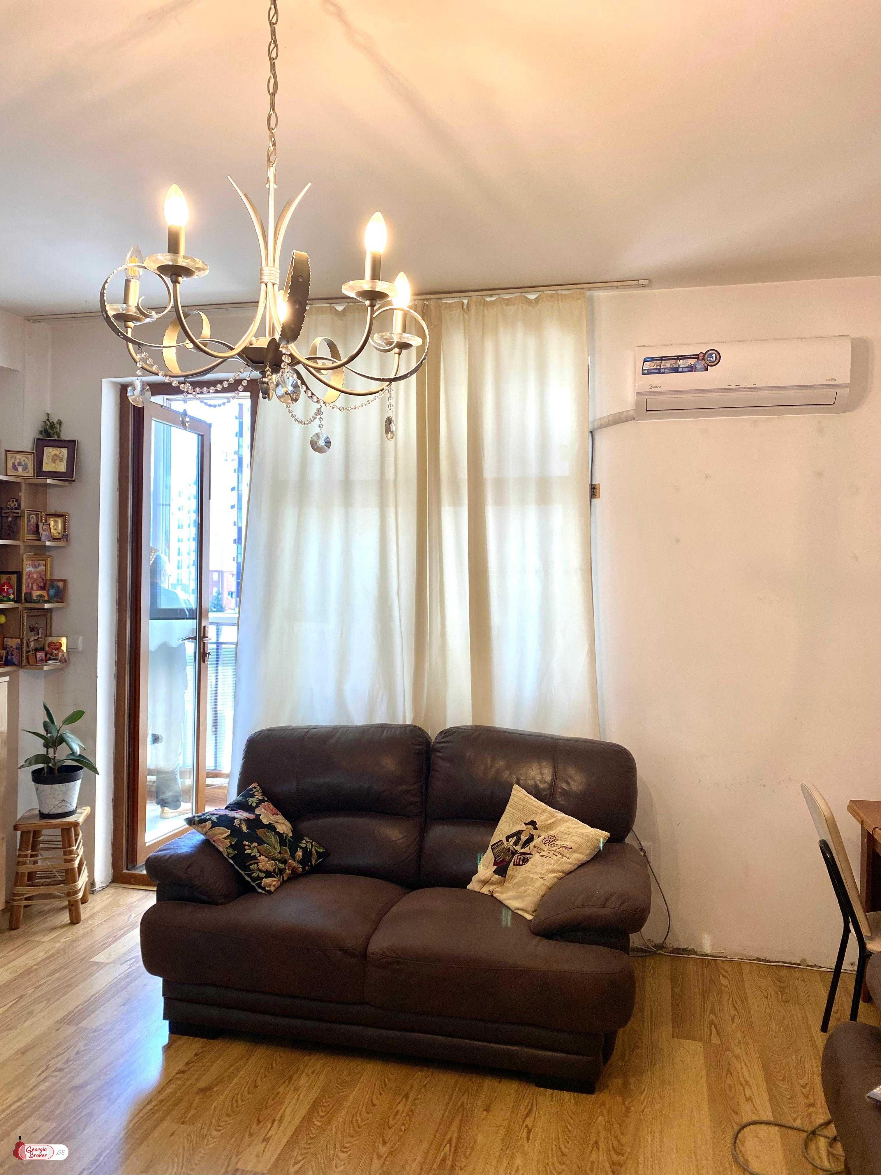 продается квартира с новым ремонтом 4-комнаты