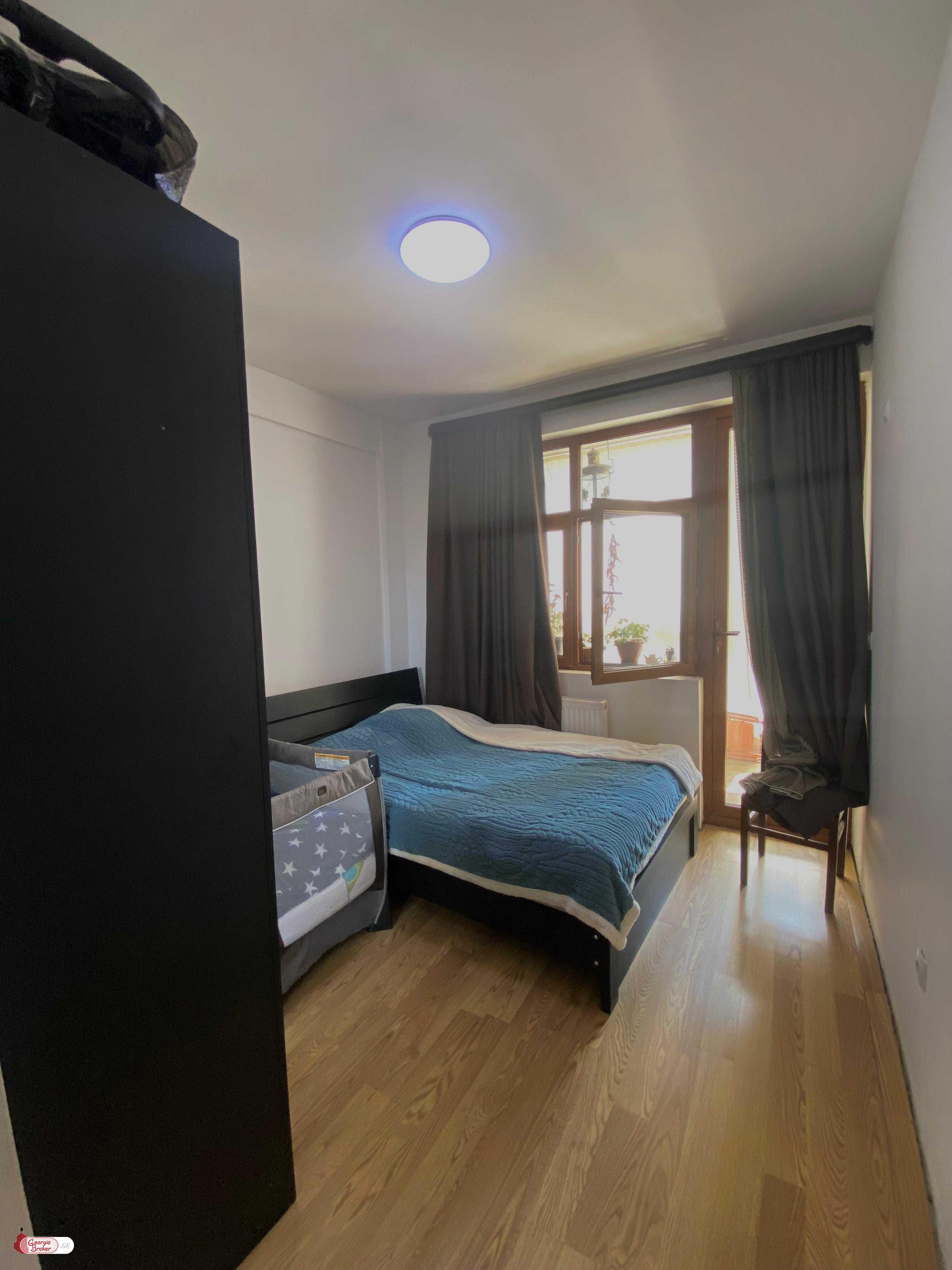 продается квартира с новым ремонтом 4-комнаты