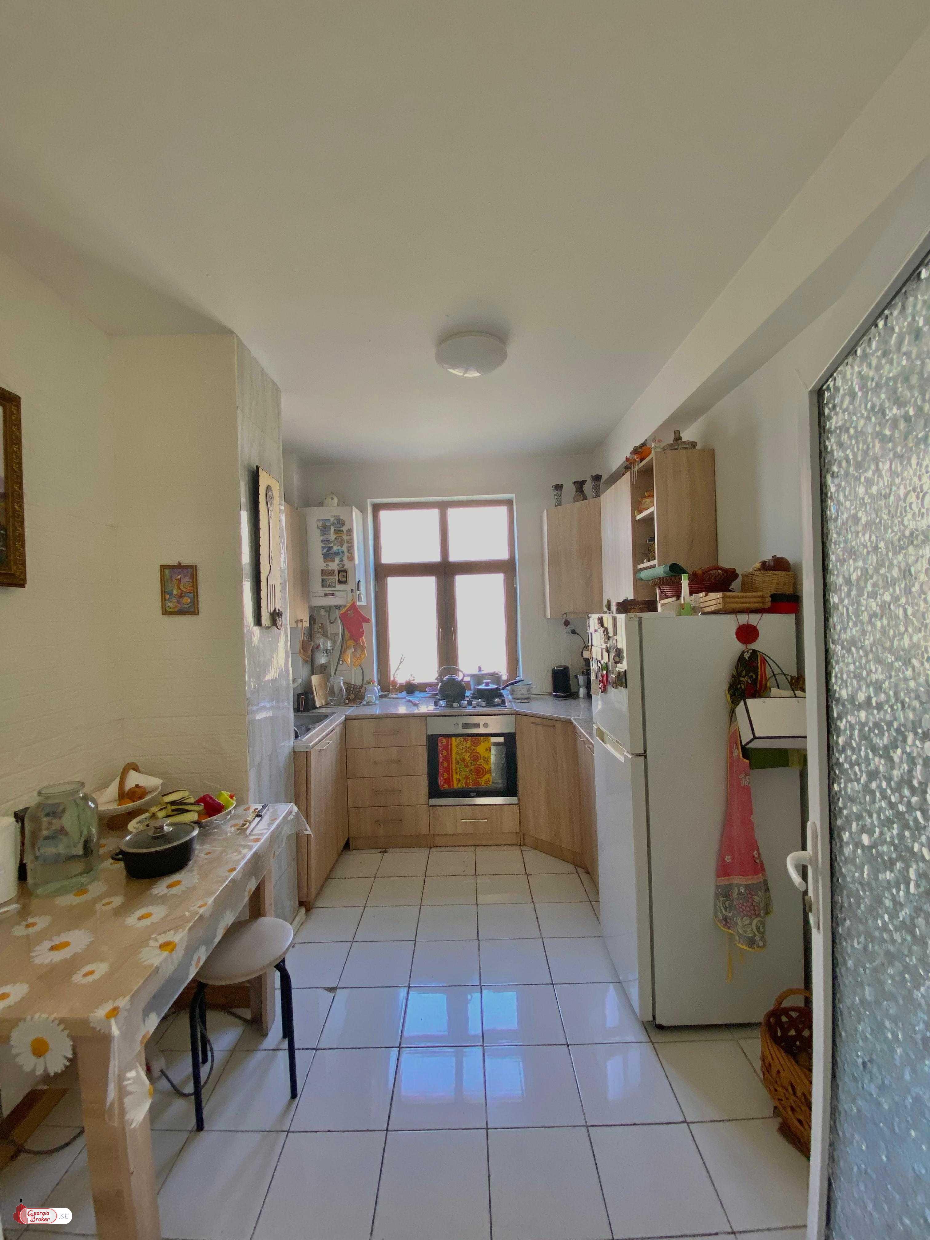 продается квартира с новым ремонтом 4-комнаты