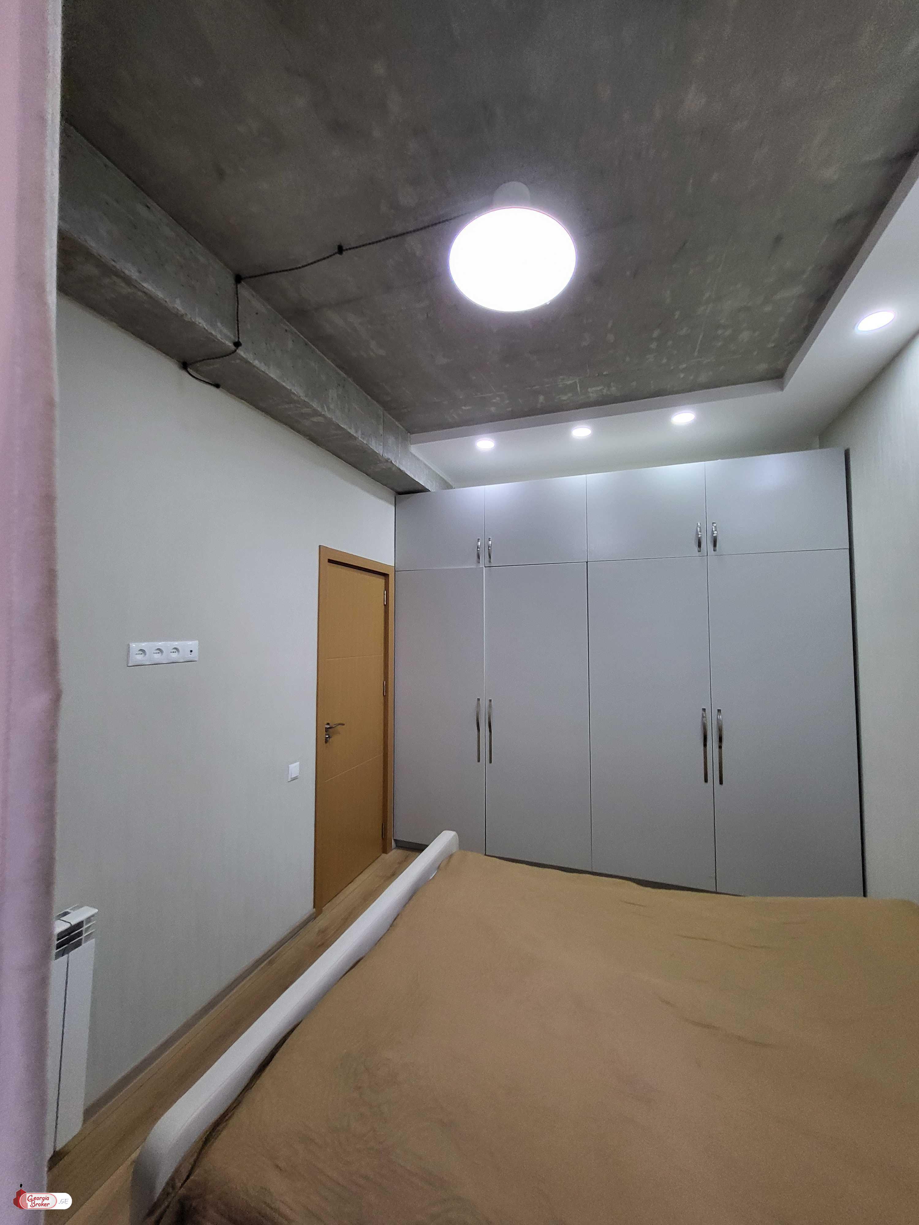 იყიდება ახალი გარემონტებული 2 ოთახიანი ბინა