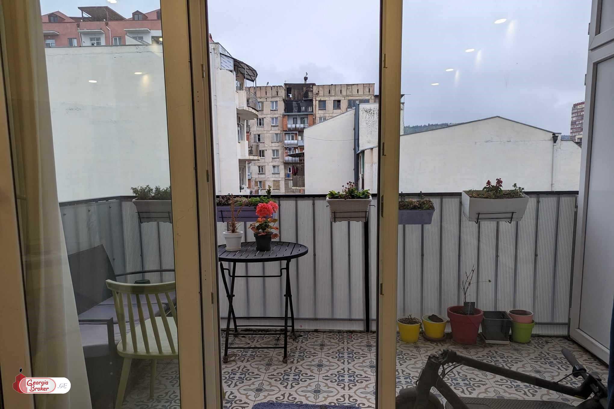 იყიდება ახალი გარემონტებული 2 ოთახიანი ბინა