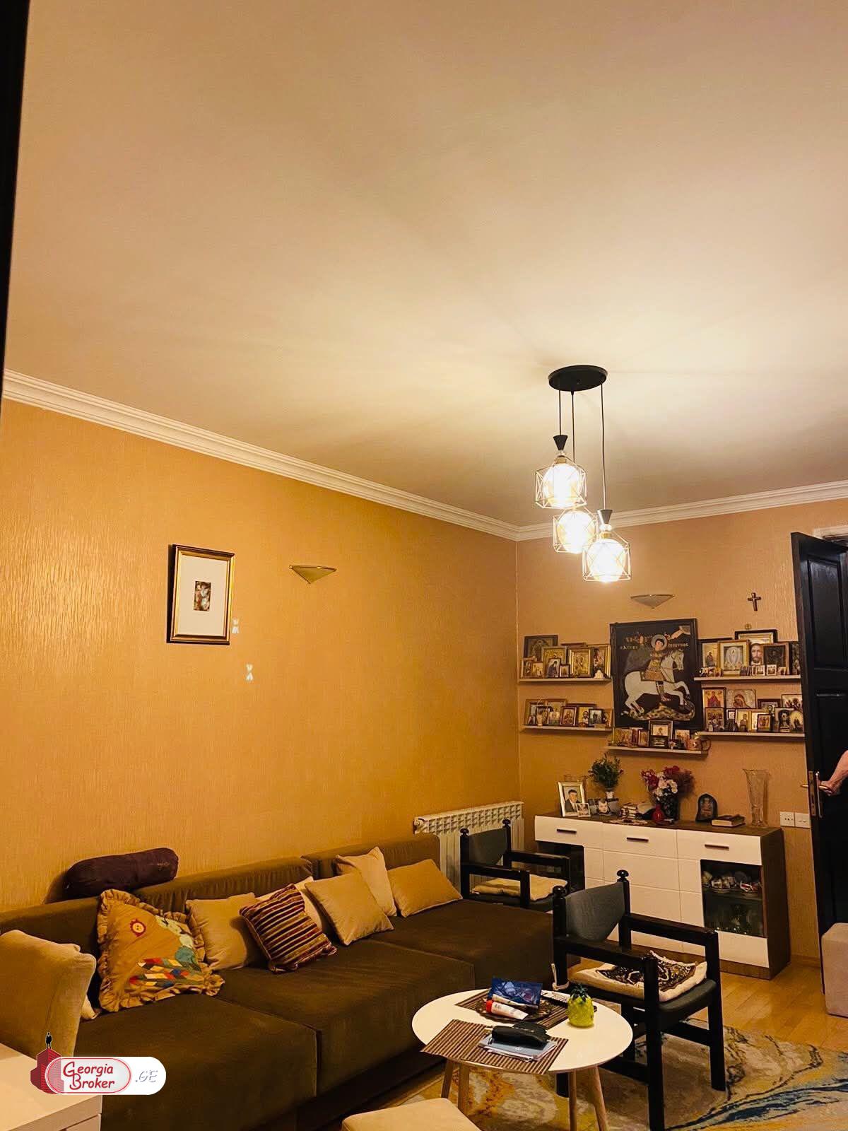 იყიდება ახალი გარემონტებული 4 ოთახიანი ბინა