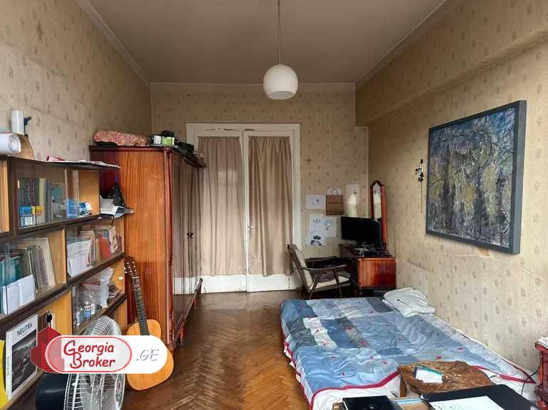 იყიდება ახალი გარემონტებული 5 ოთახიანი ბინა