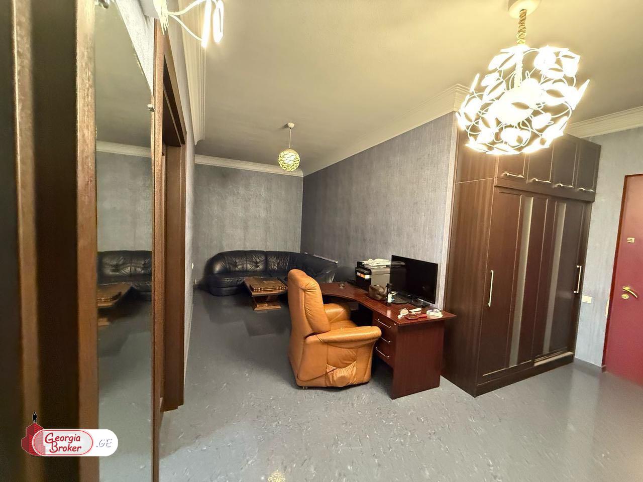 продается квартира с новым ремонтом 3-комнаты