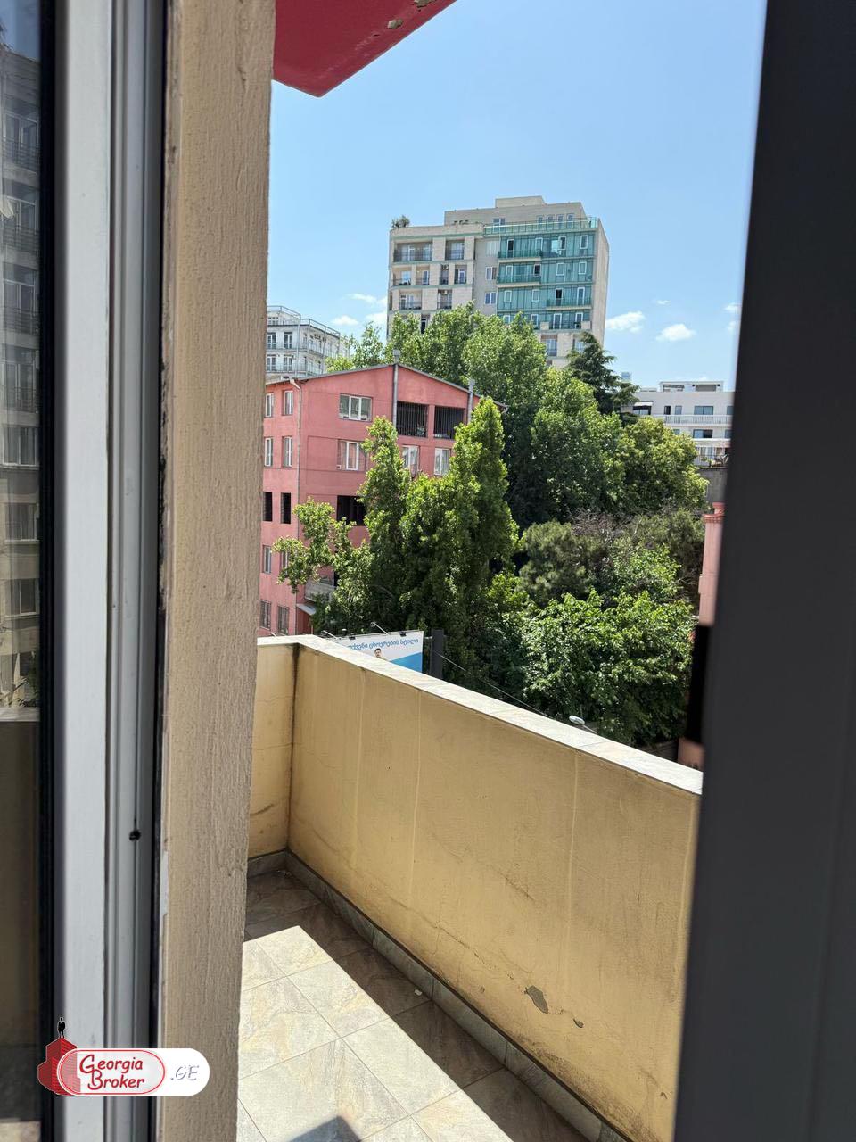 продается квартира с новым ремонтом 3-комнаты