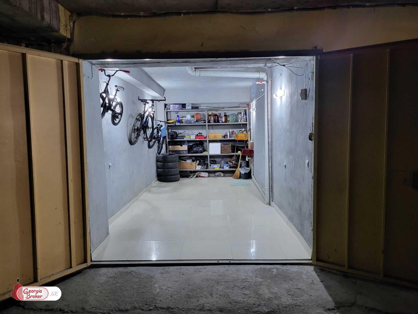 იყიდება ახალი გარემონტებული 5 ოთახიანი ბინა