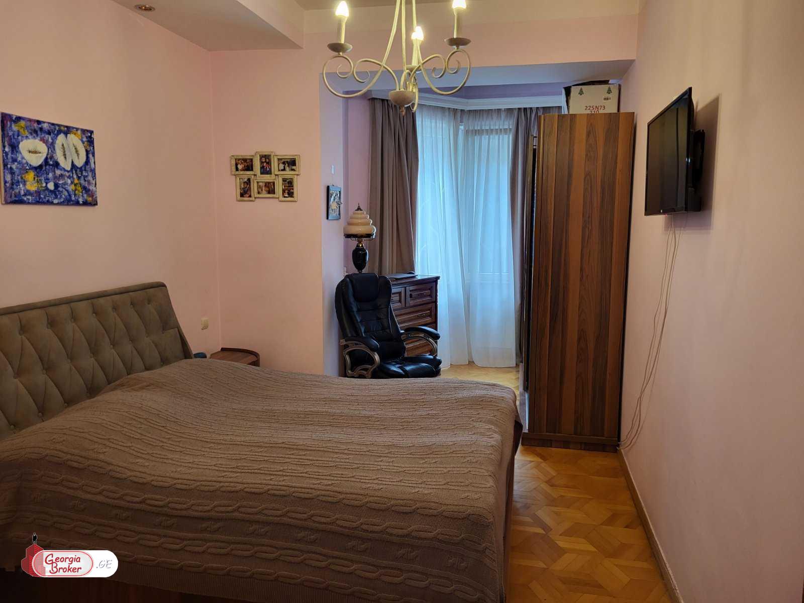 იყიდება ახალი გარემონტებული 5 ოთახიანი ბინა