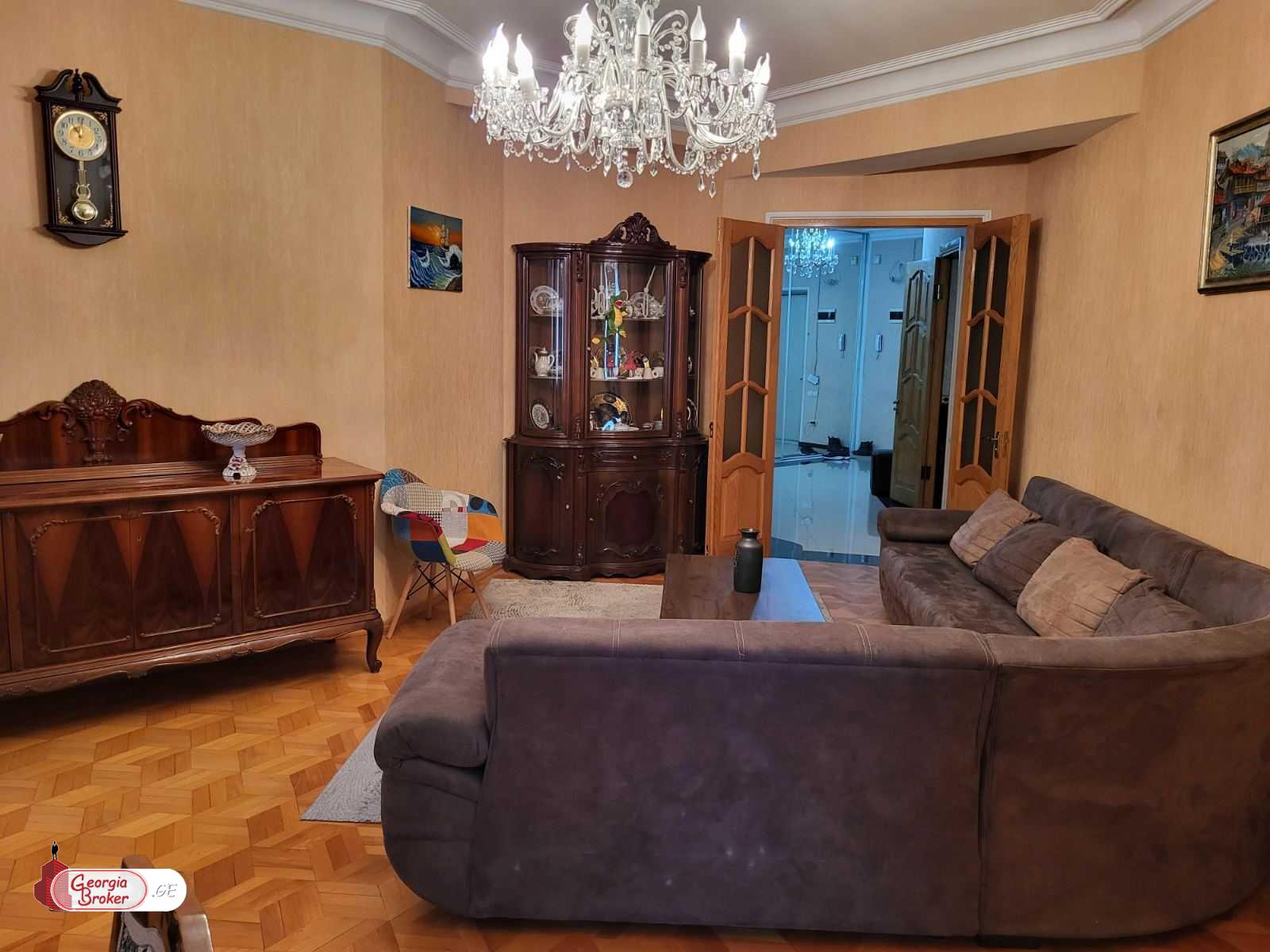 იყიდება ახალი გარემონტებული 5 ოთახიანი ბინა