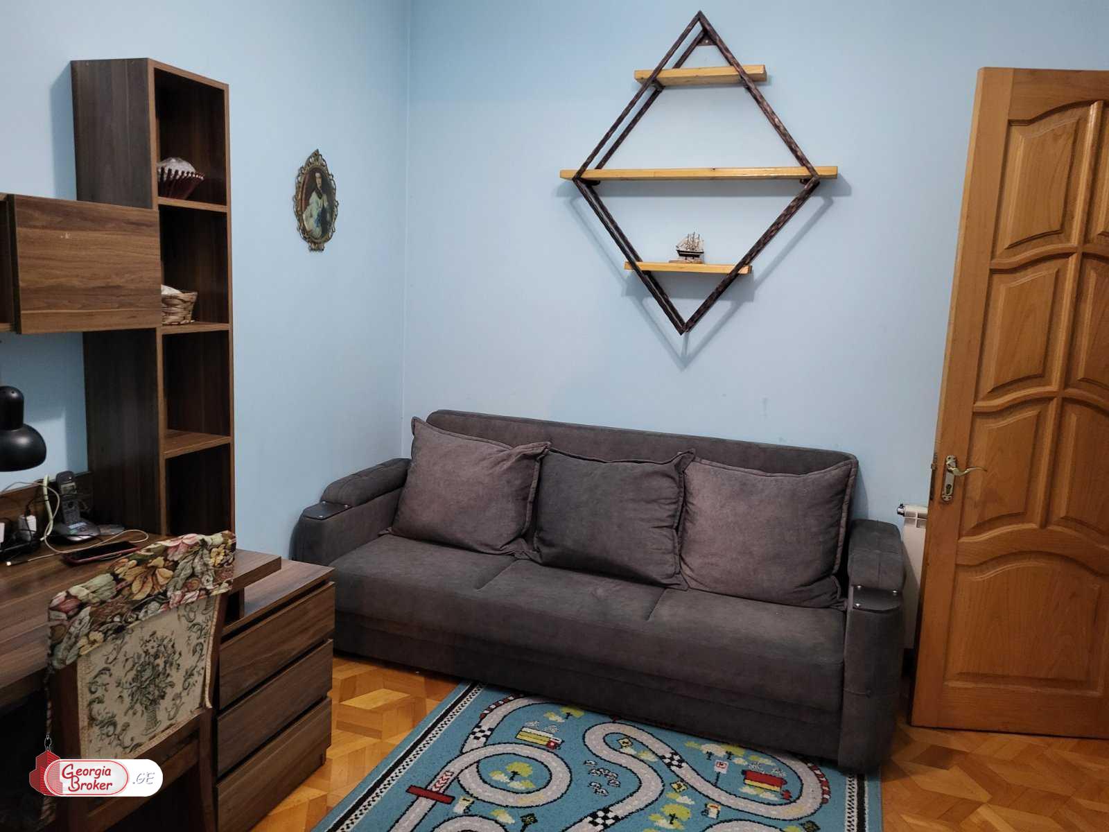 იყიდება ახალი გარემონტებული 5 ოთახიანი ბინა