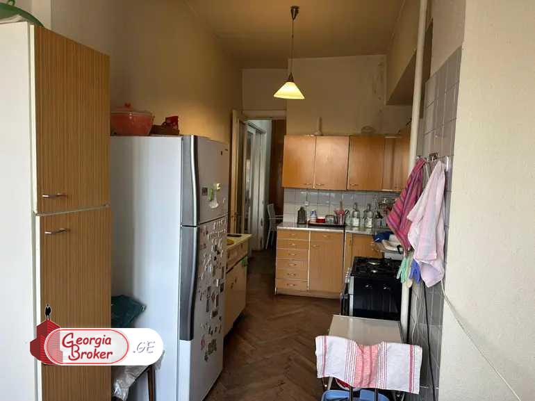 იყიდება ახალი გარემონტებული 5 ოთახიანი ბინა