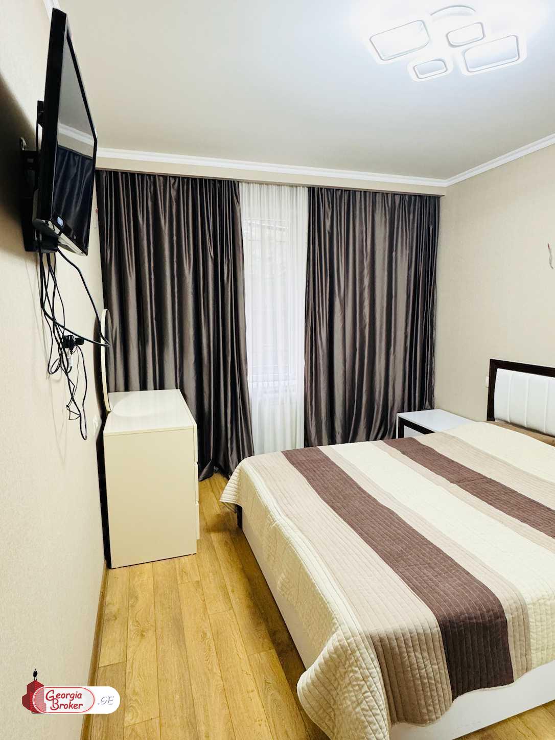 продается квартира с новым ремонтом 4-комнаты