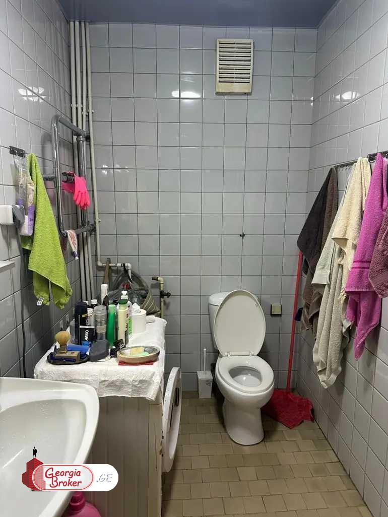 იყიდება ახალი გარემონტებული 5 ოთახიანი ბინა