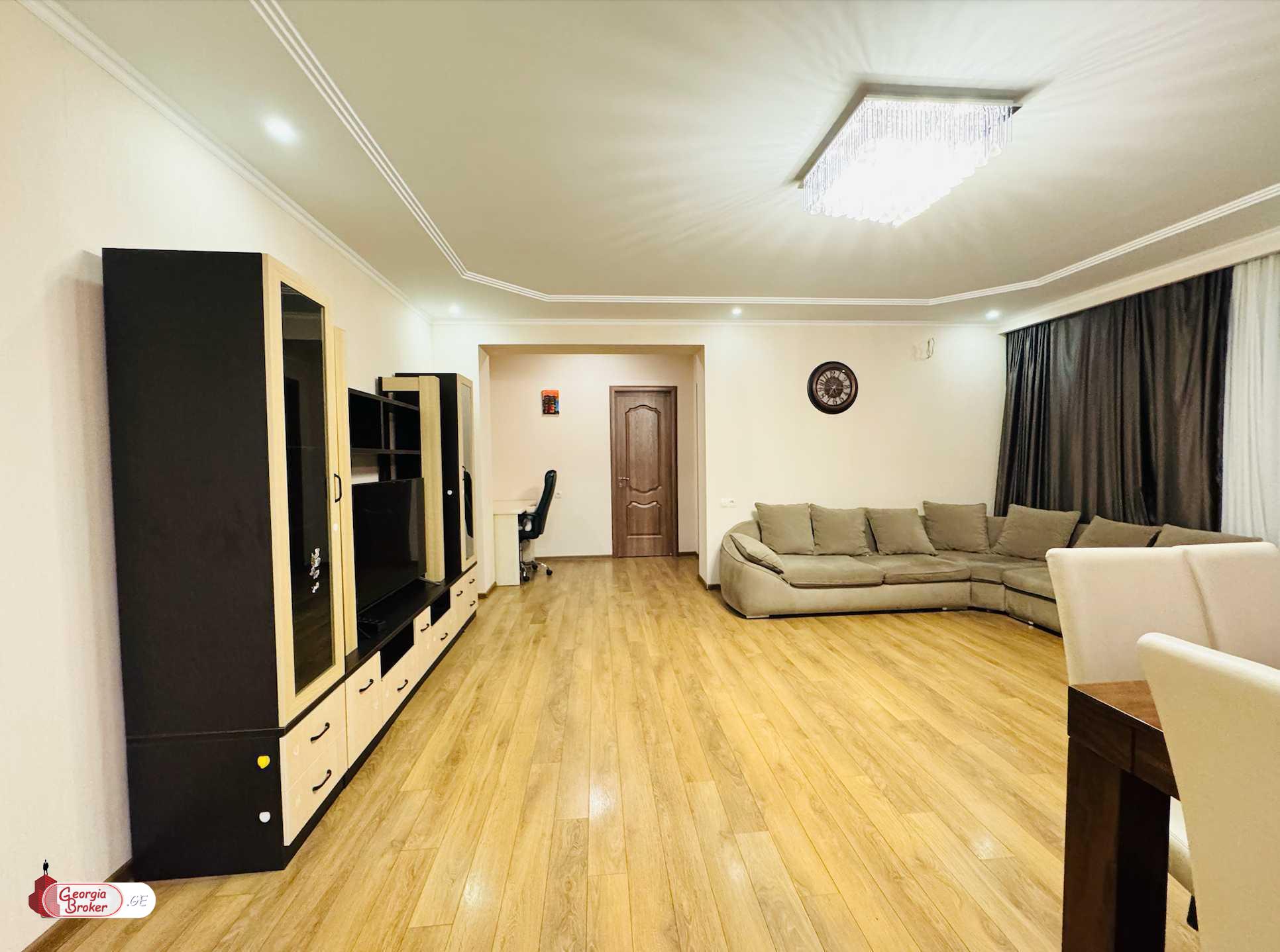 продается квартира с новым ремонтом 4-комнаты