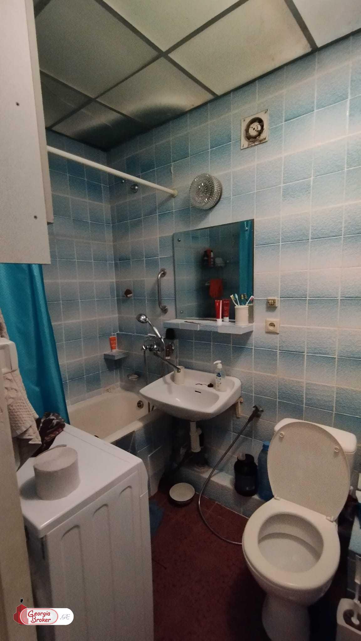 продается квартира с новым ремонтом 3-комнаты