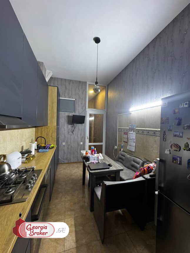 продается квартира с новым ремонтом 5-комнат