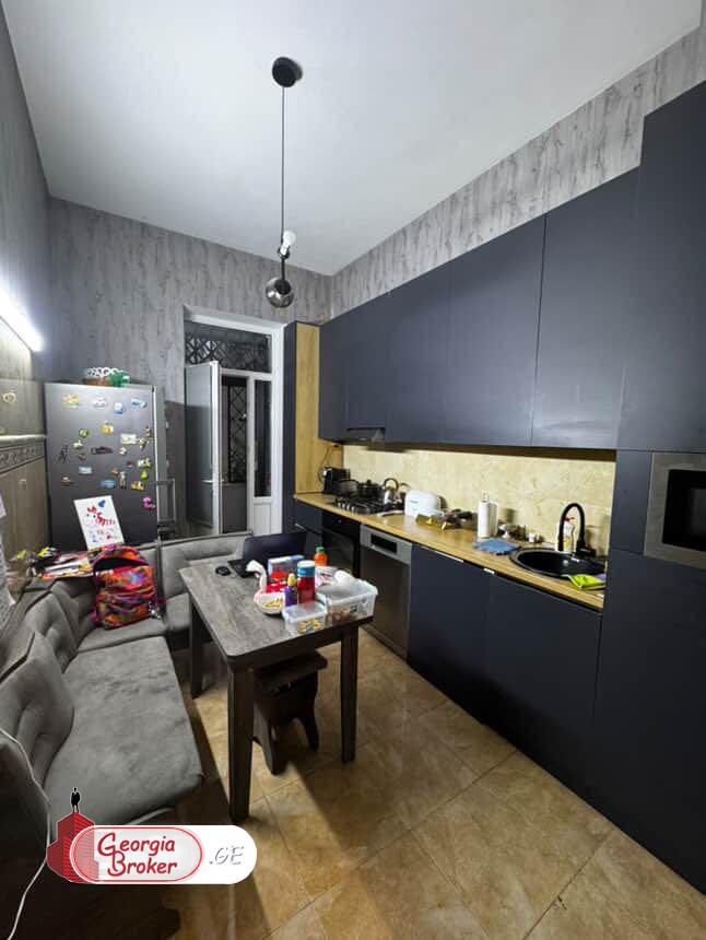 продается квартира с новым ремонтом 5-комнат