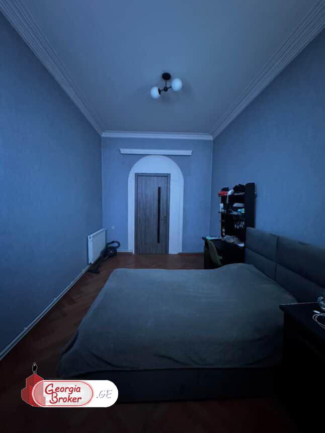 продается квартира с новым ремонтом 5-комнат