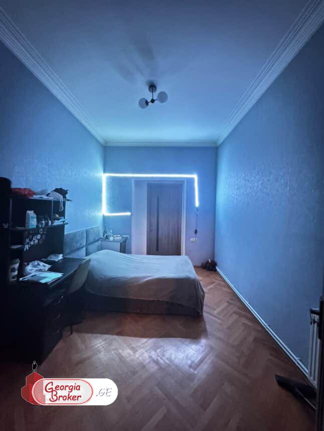 продается квартира с новым ремонтом 5-комнат