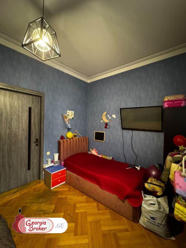 продается квартира с новым ремонтом 5-комнат