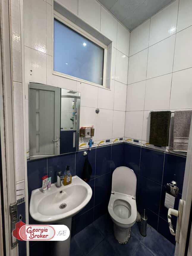 продается квартира с новым ремонтом 5-комнат