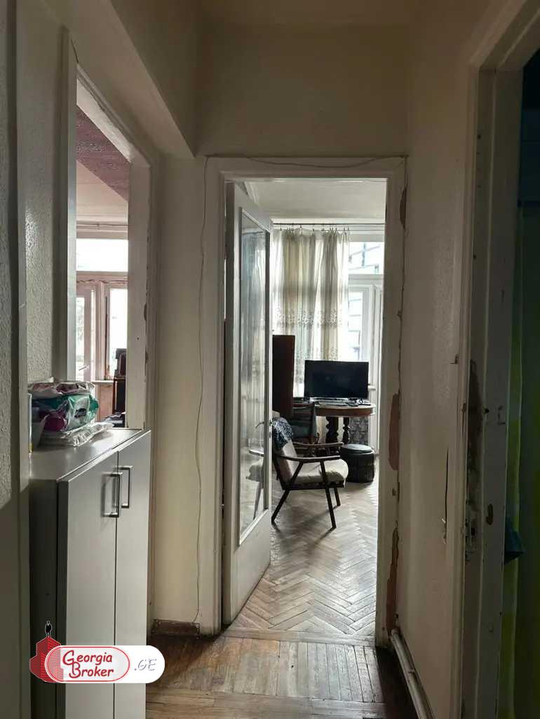 იყიდება ახალი გარემონტებული 5 ოთახიანი ბინა