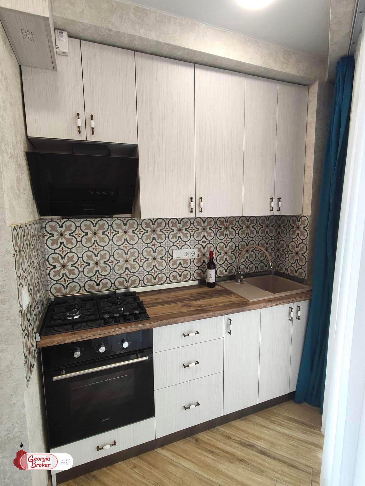 продается квартира с новым ремонтом 3-комнаты