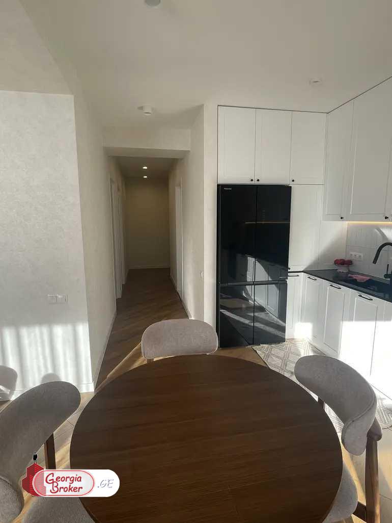 იყიდება ახალი გარემონტებული 3 ოთახიანი ბინა