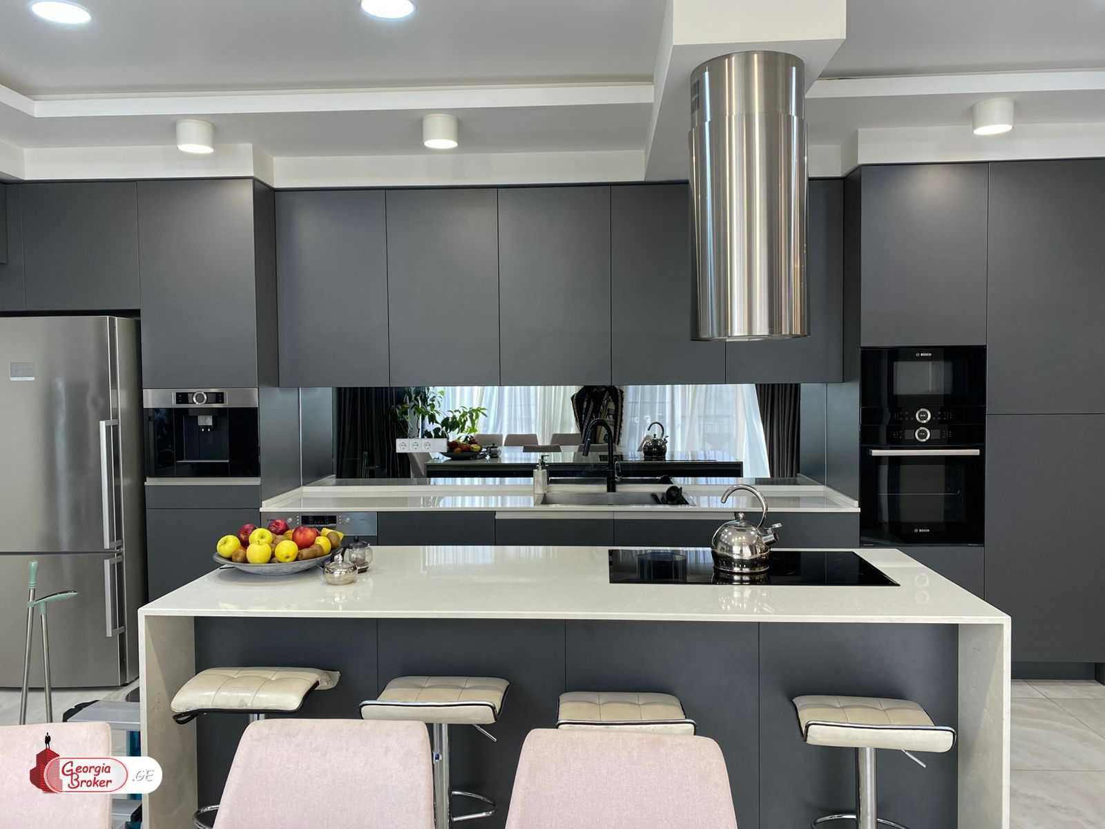 იყიდება ახალი გარემონტებული 5 ოთახიანი ბინა