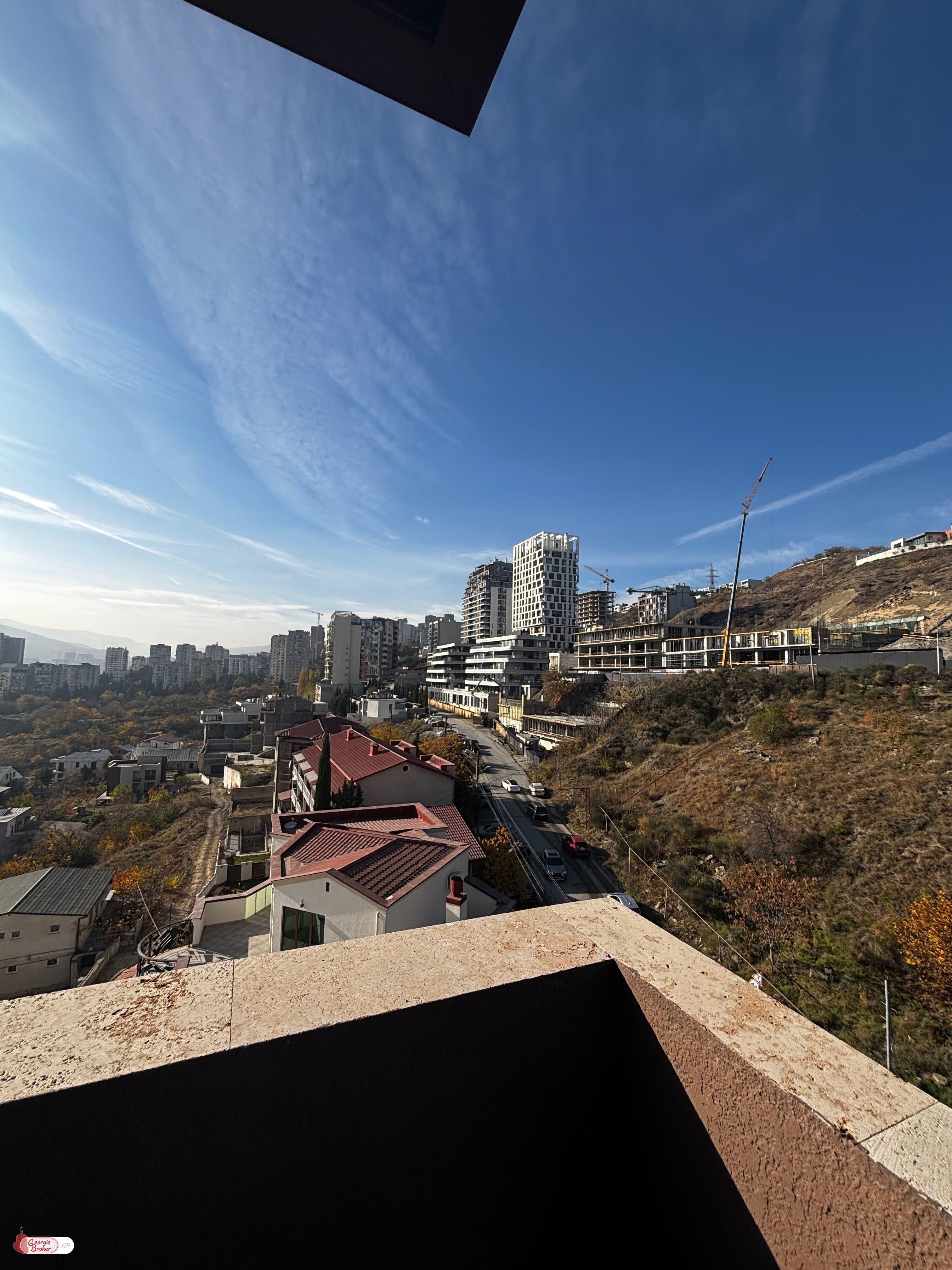 продается квартира с новым ремонтом 3-комнаты