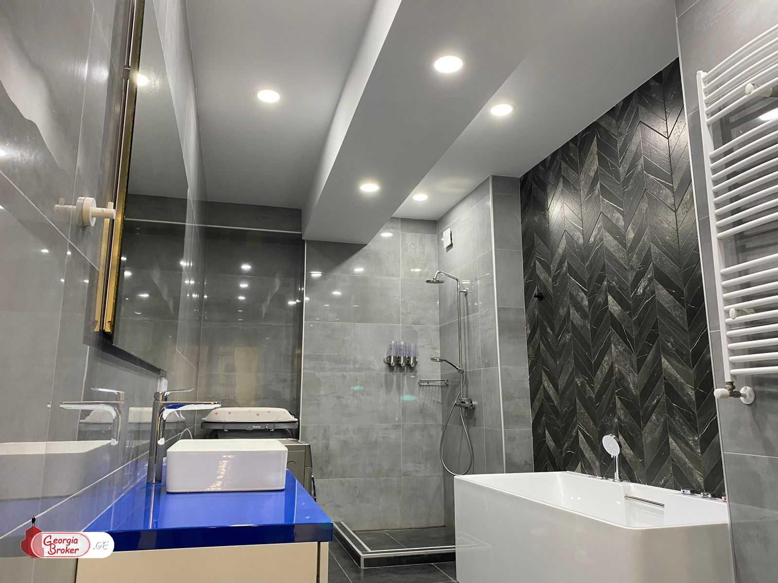 იყიდება ახალი გარემონტებული 5 ოთახიანი ბინა