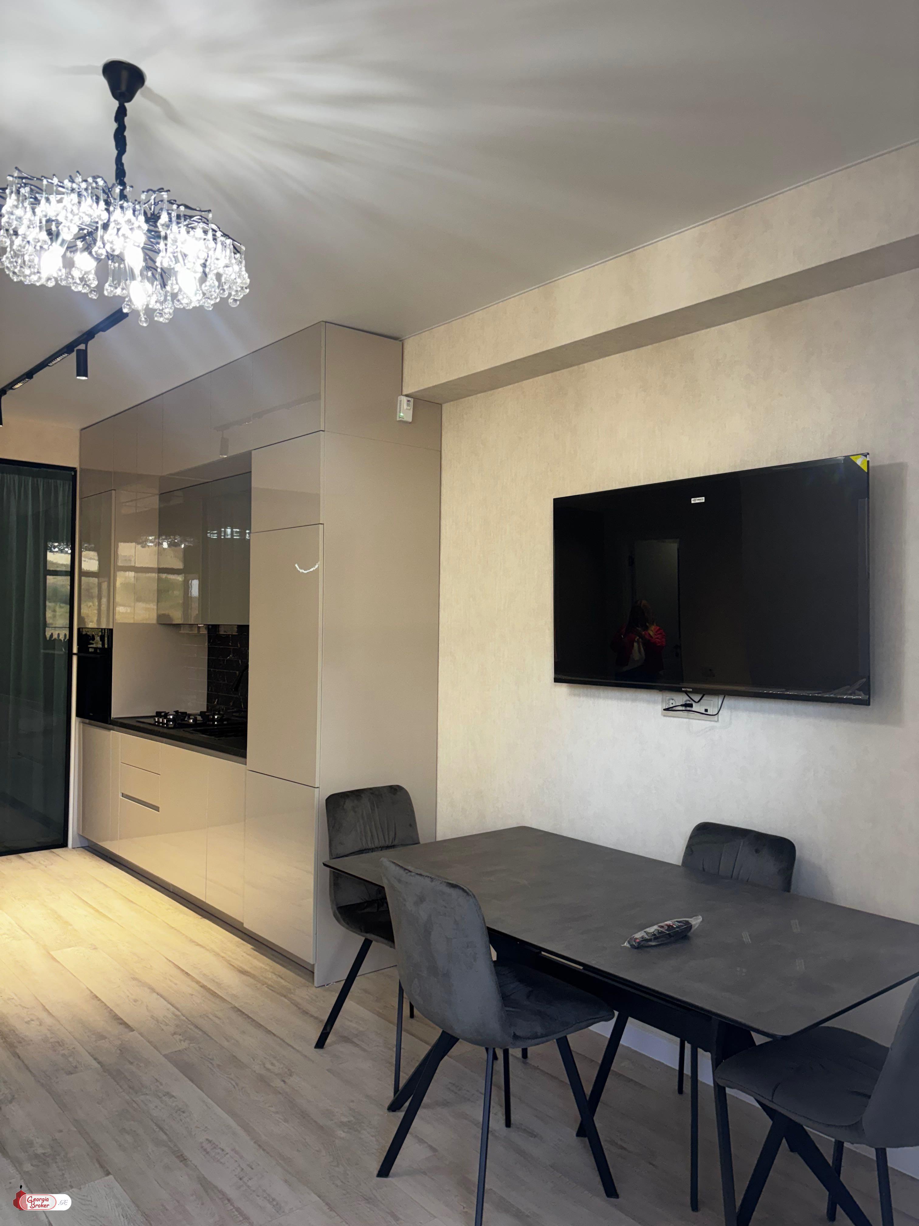 продается квартира с новым ремонтом 3-комнаты