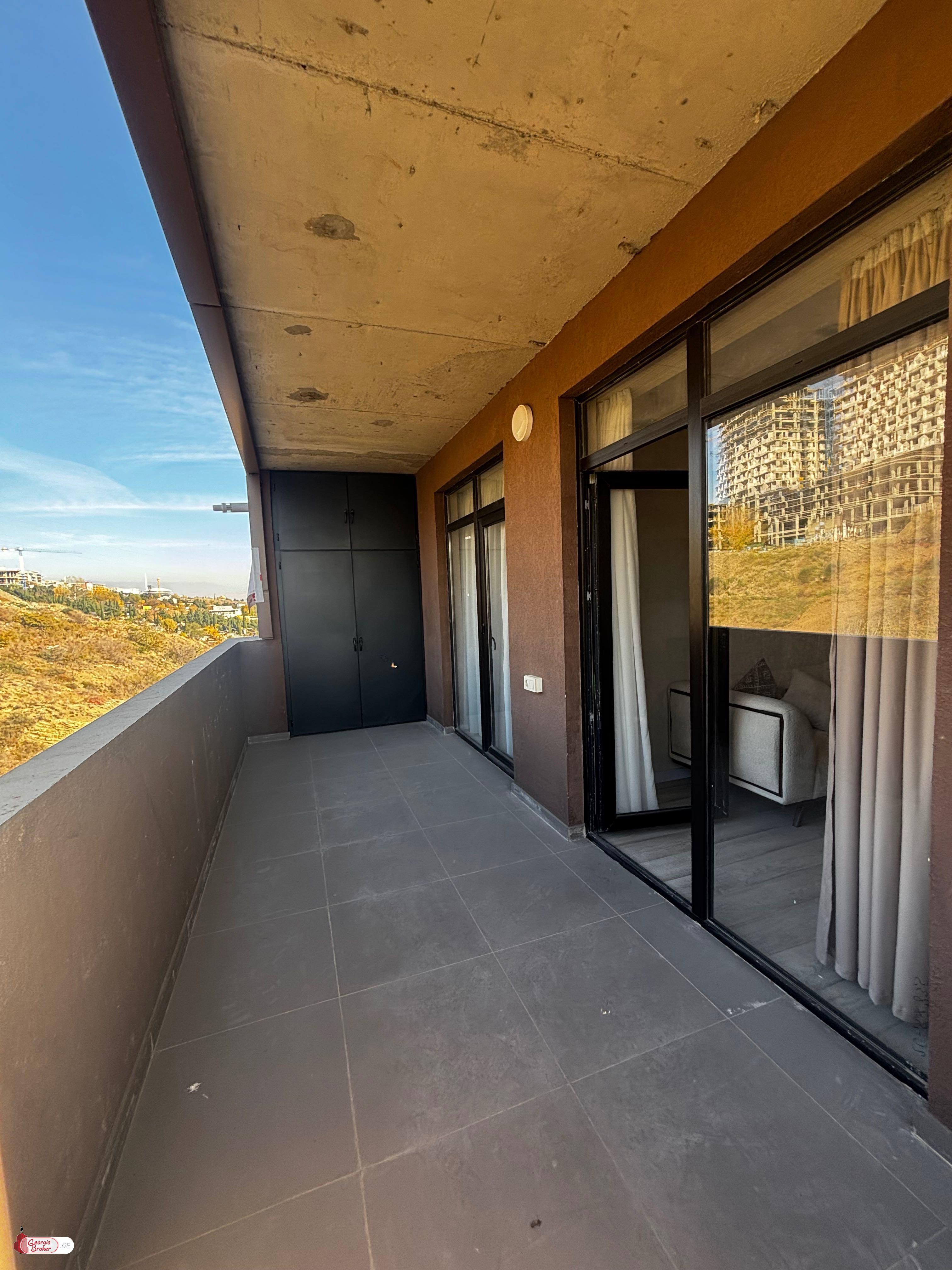 продается квартира с новым ремонтом 3-комнаты