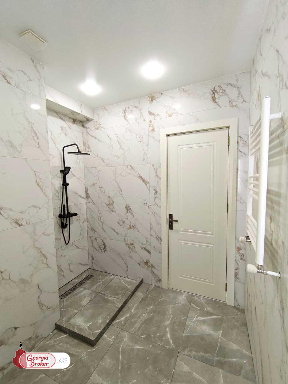 იყიდება ახალი გარემონტებული 2 ოთახიანი ბინა