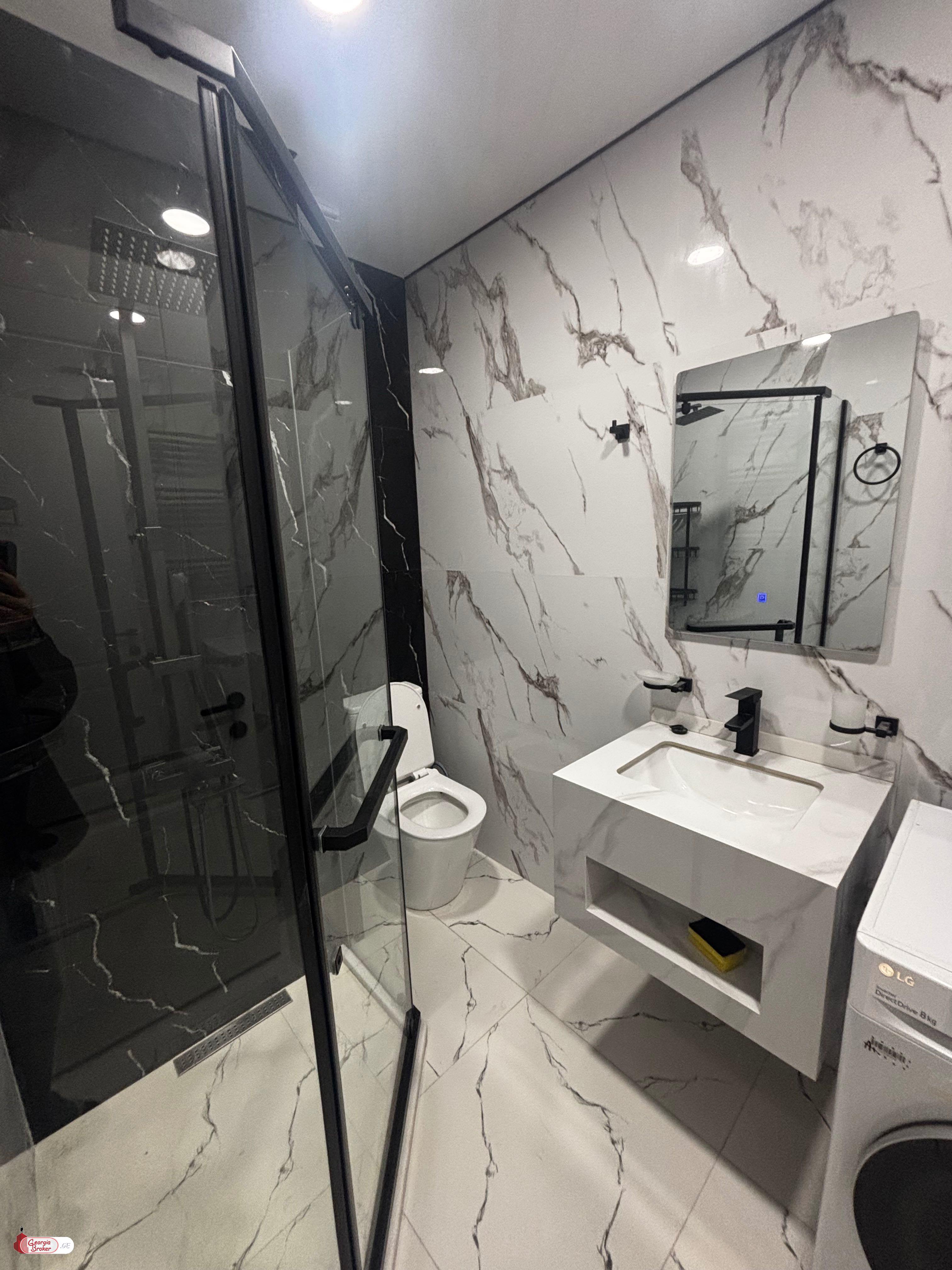 продается квартира с новым ремонтом 3-комнаты