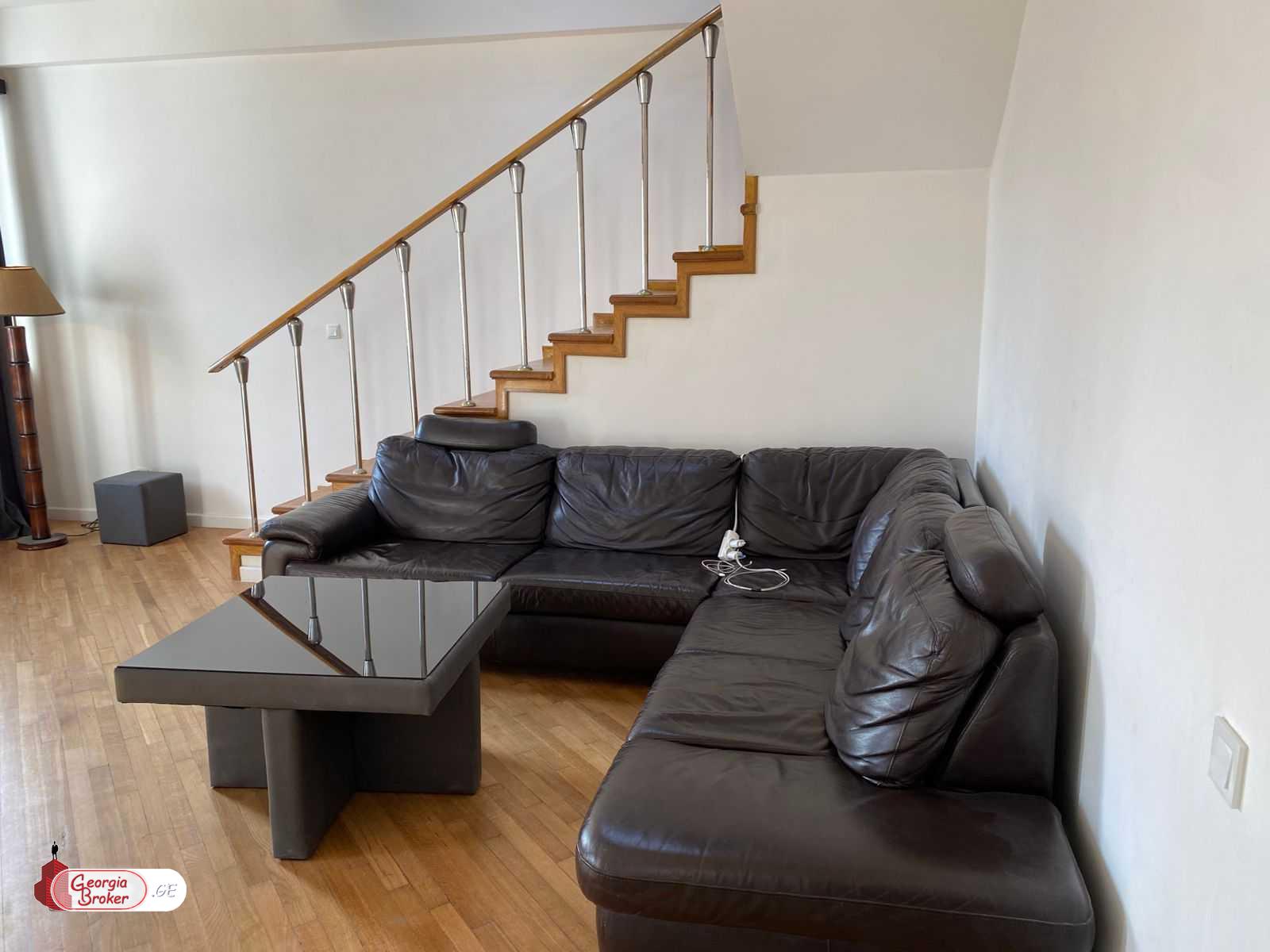 продается квартира с новым ремонтом 6-комнат