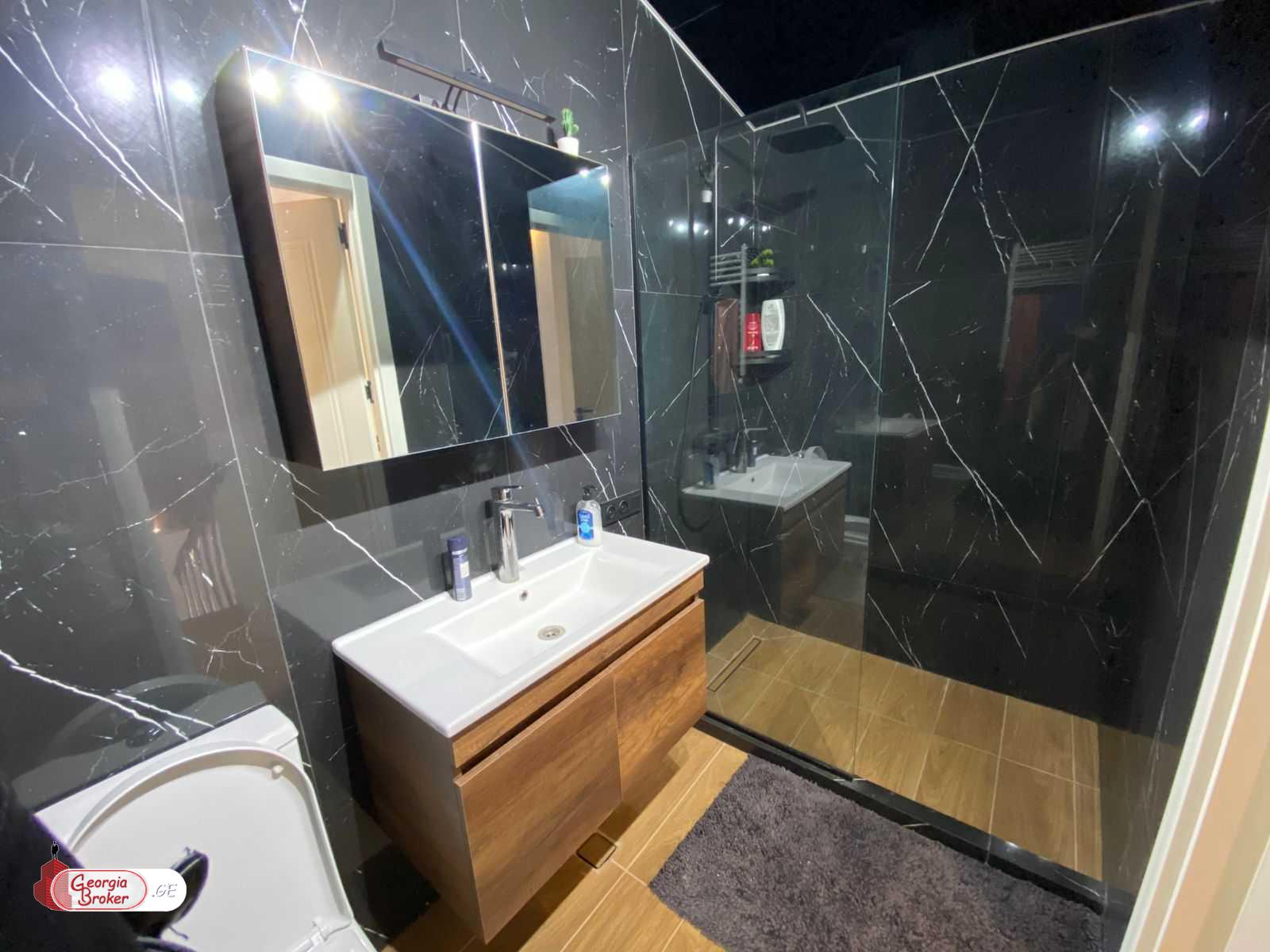 продается квартира с новым ремонтом 6-комнат