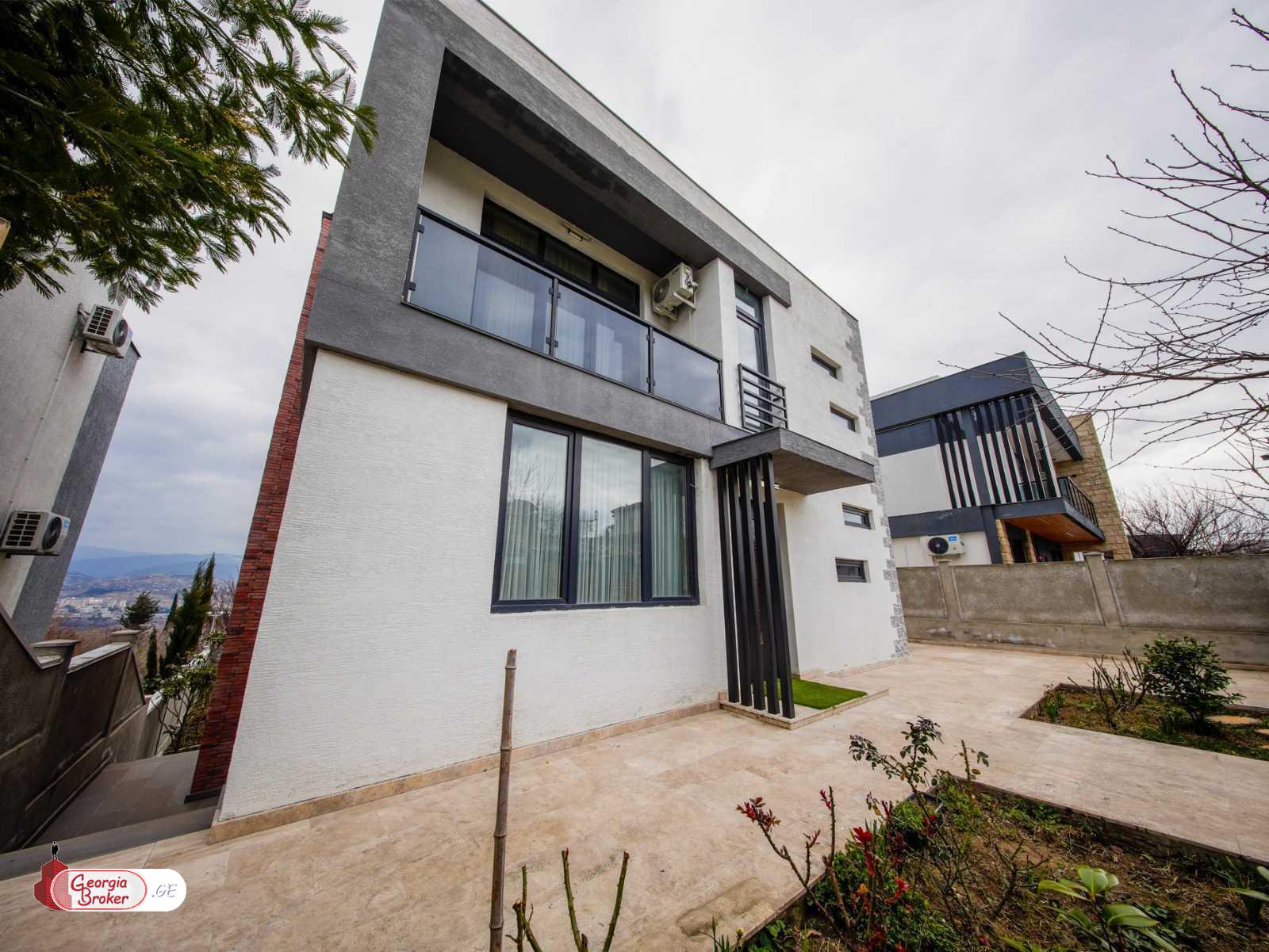 nearly repaired 9-room house for rent