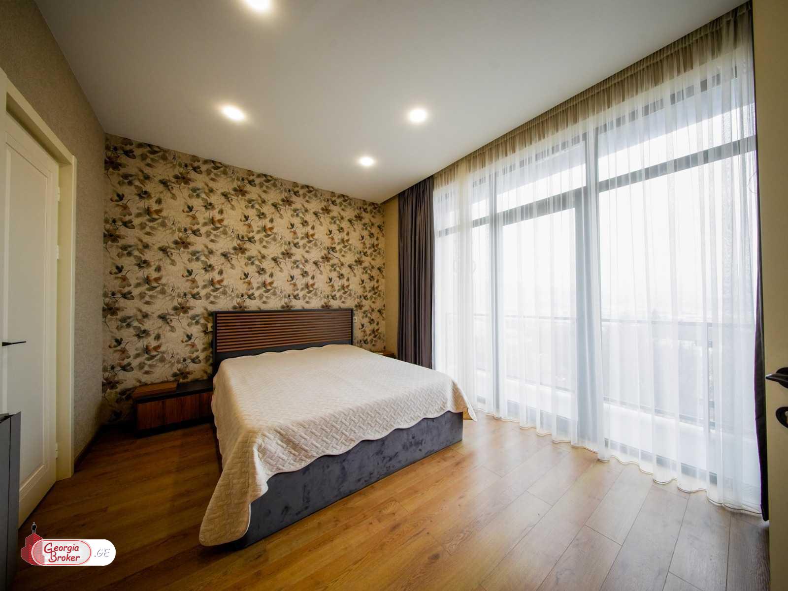 nearly repaired 9-room house for rent