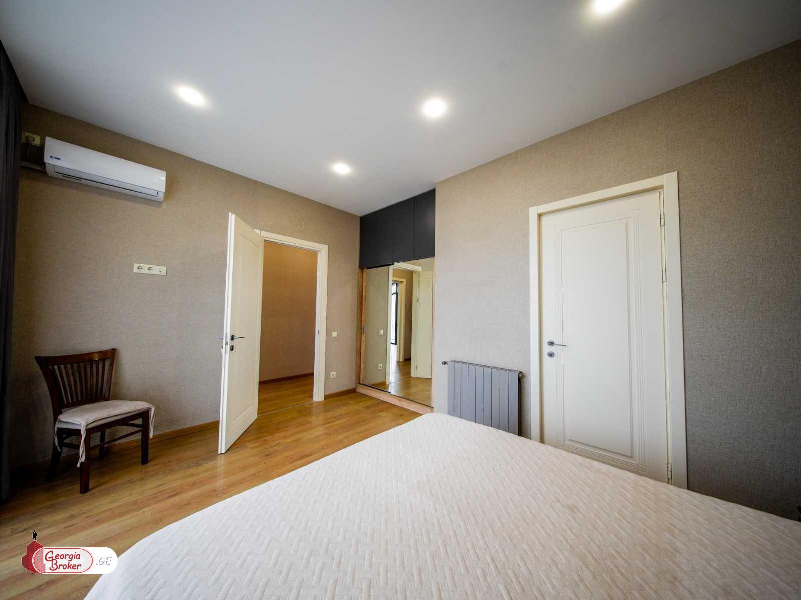 nearly repaired 9-room house for rent