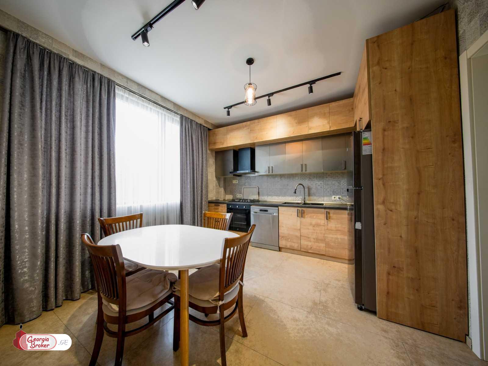 nearly repaired 9-room house for rent