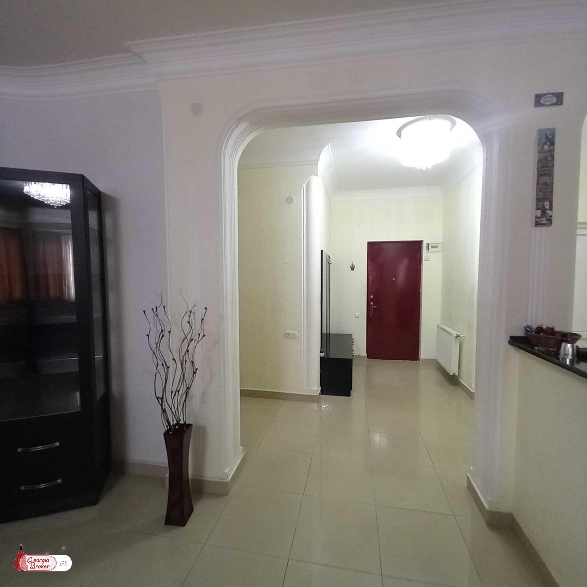 იყიდება ახალი გარემონტებული 4 ოთახიანი ბინა